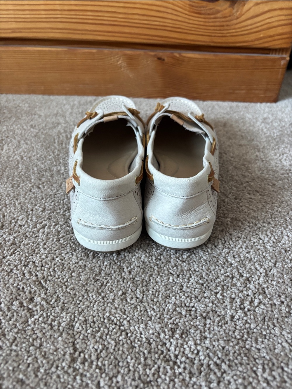 Sperry Women’s Size 7.5 Cream Perforated Leather Boat Shoes with Gold Accents - Picture 5 of 7